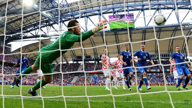 Andrea Pirlo slots home his free-kick