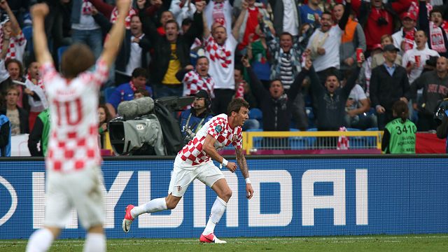 Mario Mandzukic celebrates his leveller