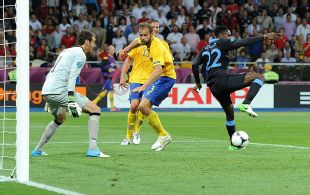 Welbeck flicks home his classy winner