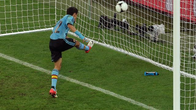 Jesus Navas hits the winner