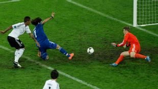 Samaras scores against Germany