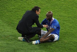 Prandelli says Italy must bring young players through