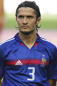 Lizarazu fue campeón del mundo con Francia en 1998 y de la Eurocopa en 2000</p>