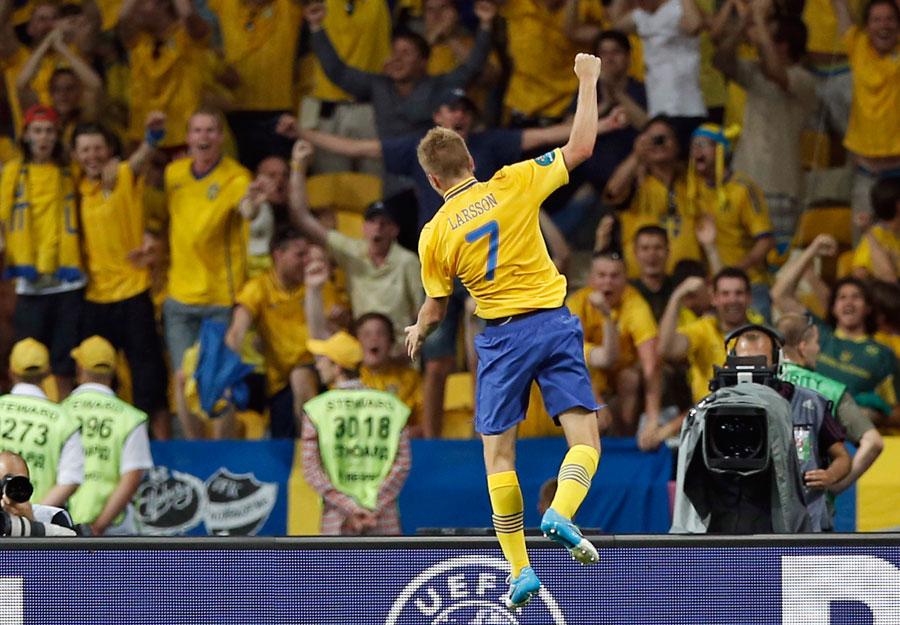 Sweden's Sebastian Larsson celebrates after he scored