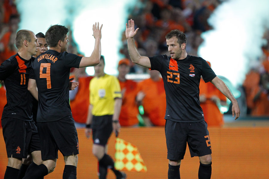 Rafael van der Vaart celebrates his goal