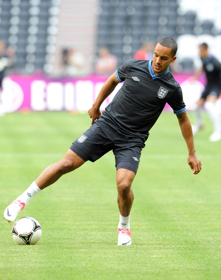 Theo Walcott works with the ball