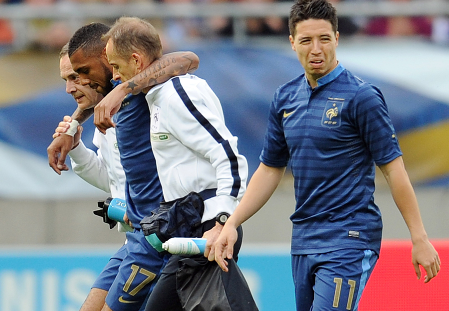 France's Yann M'Vila limps off against Serbia